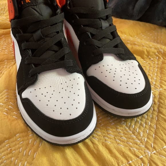 Jordan 1 Mid “Shattered Backboard” GS 6.5Y - Picture 9 of 10